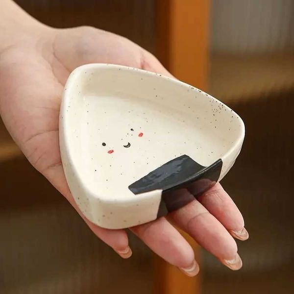 Japanese Ceramic Rice Ball Molding Mini Plate Restaurant Creative Soy Sauce Dish Seasoning Dipping Dishes Fruit Cold Dishes Bowl Y240902