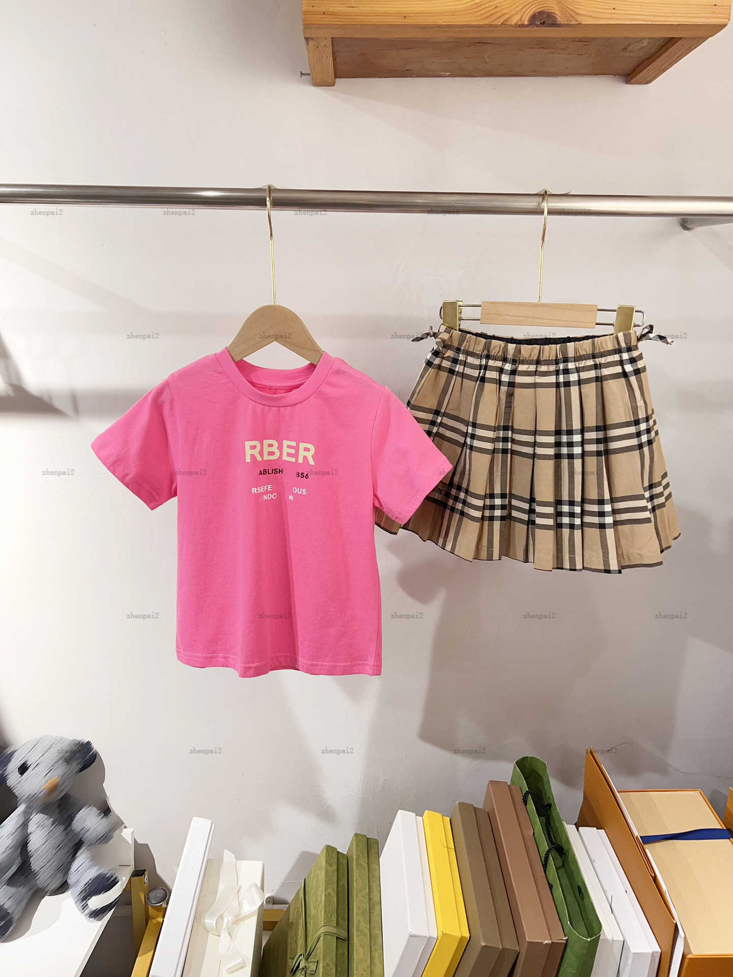 Luxury girls dress sets summer T-shirt set logo printing kids overskirt designer baby clothes red Short sleeves and plaid skirts