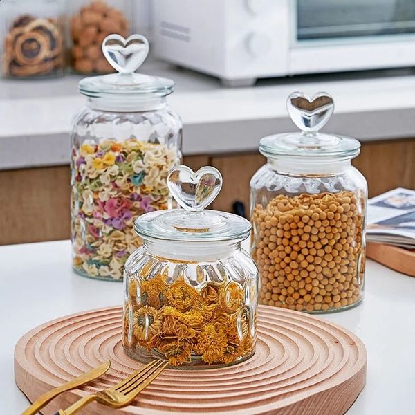 Modern heart-shaped sealed glass jar kitchen seasoning coffee bean jar transparent glass jar candy food glass storage container 240816