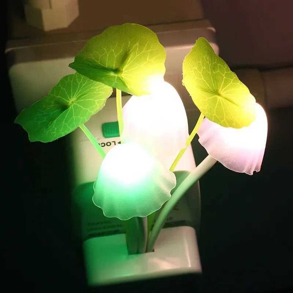 Night Lights Mushroom night light LED bedside lamp EU-US plug 7-color variable light control sensor used for baby crib home decoration CL241