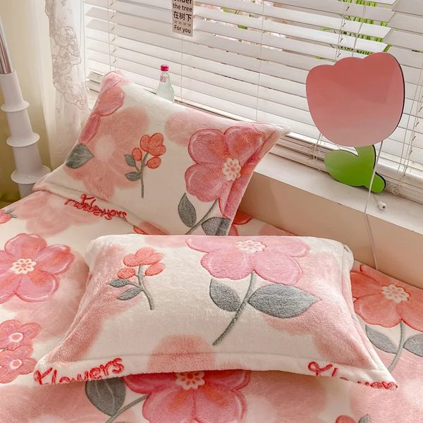 Pillow Case Soft and warm snowflake velvet plush pillowcase 241107