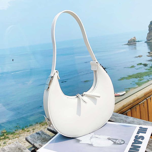 Shoulder Bags Womans Korean Brand Design Personality Retro Crescent Bag Osoi Exquisite Small Leather Pretty Clutch Half Moon Handbag 98