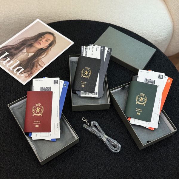 Designer Keychain Women Mens Lanyards for Wallets Card Holders Fashion Key Ring for Men Black Coin Keychains Luxury Keychain Small Purses Ke