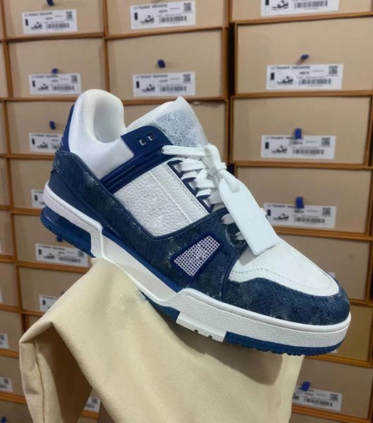 Luxury designer casual shoes Logo Embossed Trainer Sneaker triple white pink sky blue black green yellow denim low mens sneakers women train