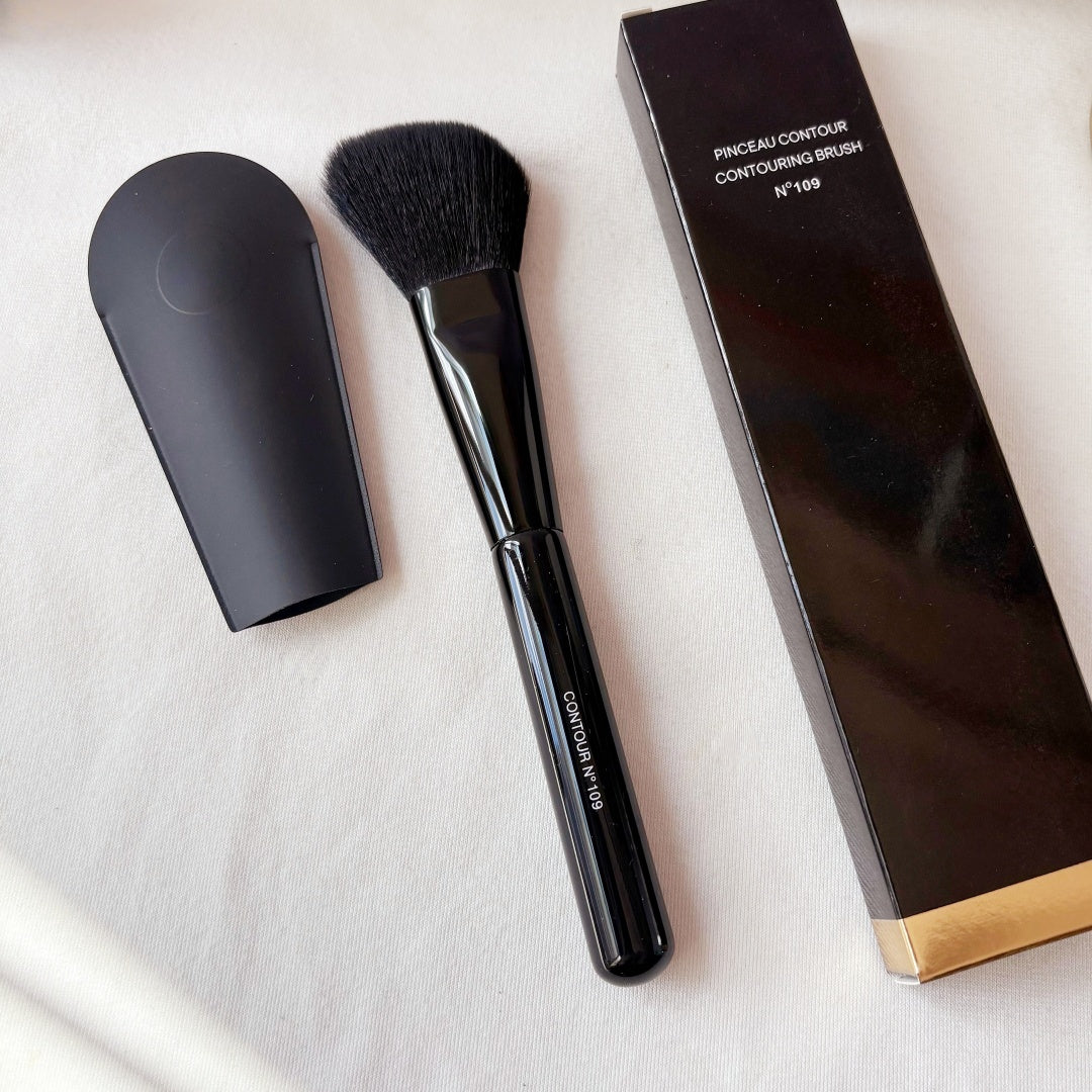 PINCEAU Contouring Brush No 109 Black Professional Classic Angled Powder Blush Contour Makeup Brush