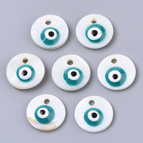 Charmes de coquille d'eau douce naturelle