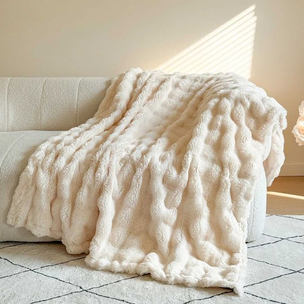 Faux Fur Throw Blanket 150x200cm Soft Fluffy Bubble Blanket for Couch Double Sided Luxury Fuzzy Cozy Blanket for Bed SofaC250118