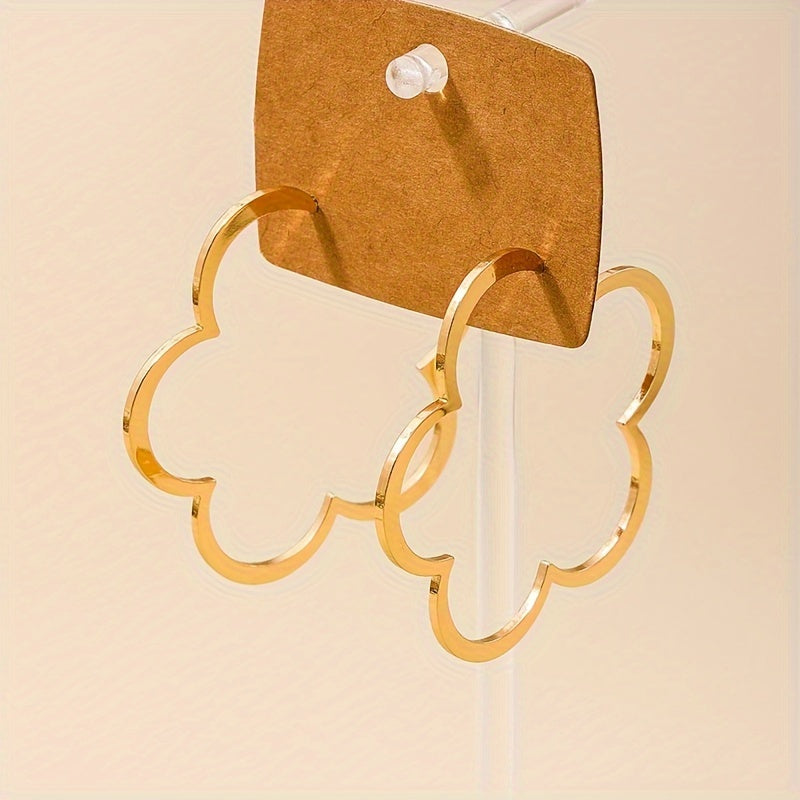 TEMU 1 Pair Stylish Minimalist Clover Hoop Earrings - Golden- Alloy With Smooth , Casual Attire & Gifting, Vintage- For Women, Jewelry | Minimalist