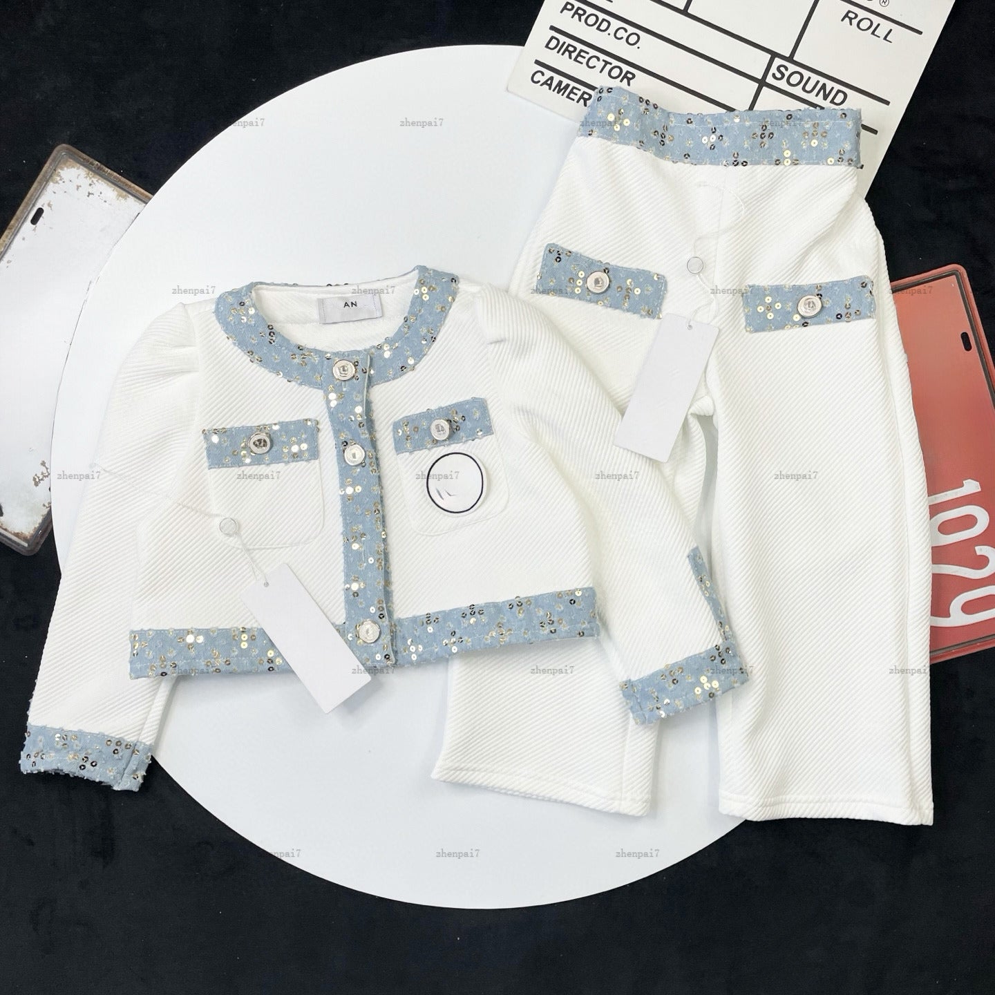 Top kids coat set shiny button decoration tracksuits baby two-piece set kids designer clothes jacket sweatpants A941X26N000