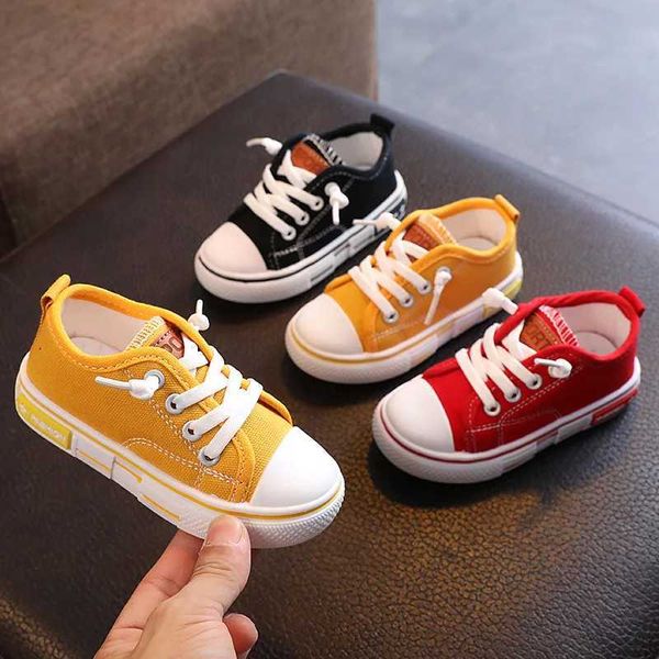 Tênis 2022 Spring New Kids Canvas Shoes para meninos SOLID RED LIGH SHOLE SHONS CASUAL MENINAS MODAS NÃO LIMP