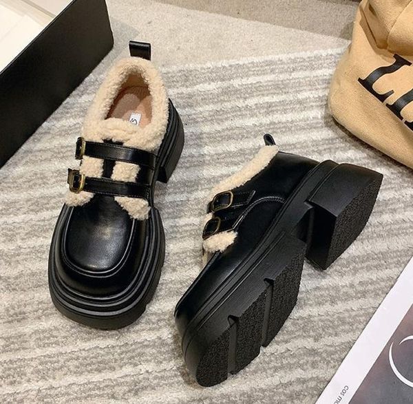 2025 sapatos casuais 11s British Style Fur Shoes Warm School Viagem Sapatos de conforto Sapatos de conforto Ladies Plataformas clássicas fem