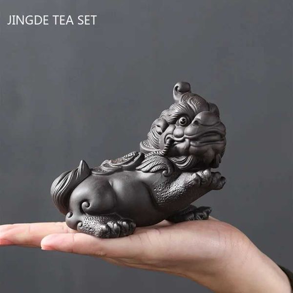 Antique Purple Clay Tea Pet Accessories Boutique Store Can Improve Pixiu Decorative Desktop Lucky Decoration Handmade Tea Set Accessories W2