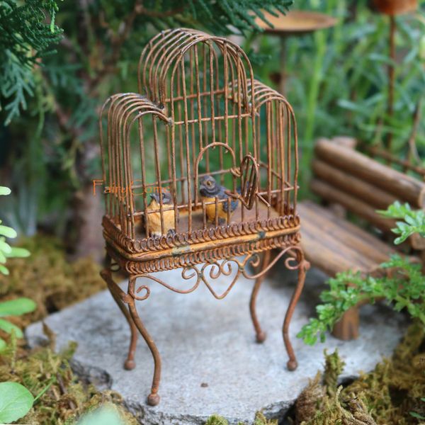 Miniature Rusty Standing Birdcage with Birds Rustic Vintage Bird House Metal Craft Ornaments Fairy Garden Decoration Accessories 220818
