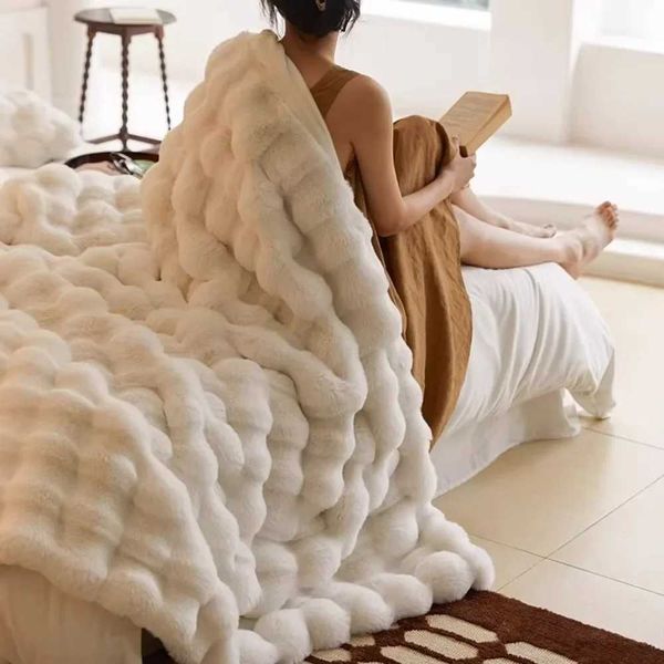 Blankets Tuscany Imitation Rabbit Blanket Bubble Fleece Blanket Reversible Thickened Office Napping Sofa Covering Blanket CL250212