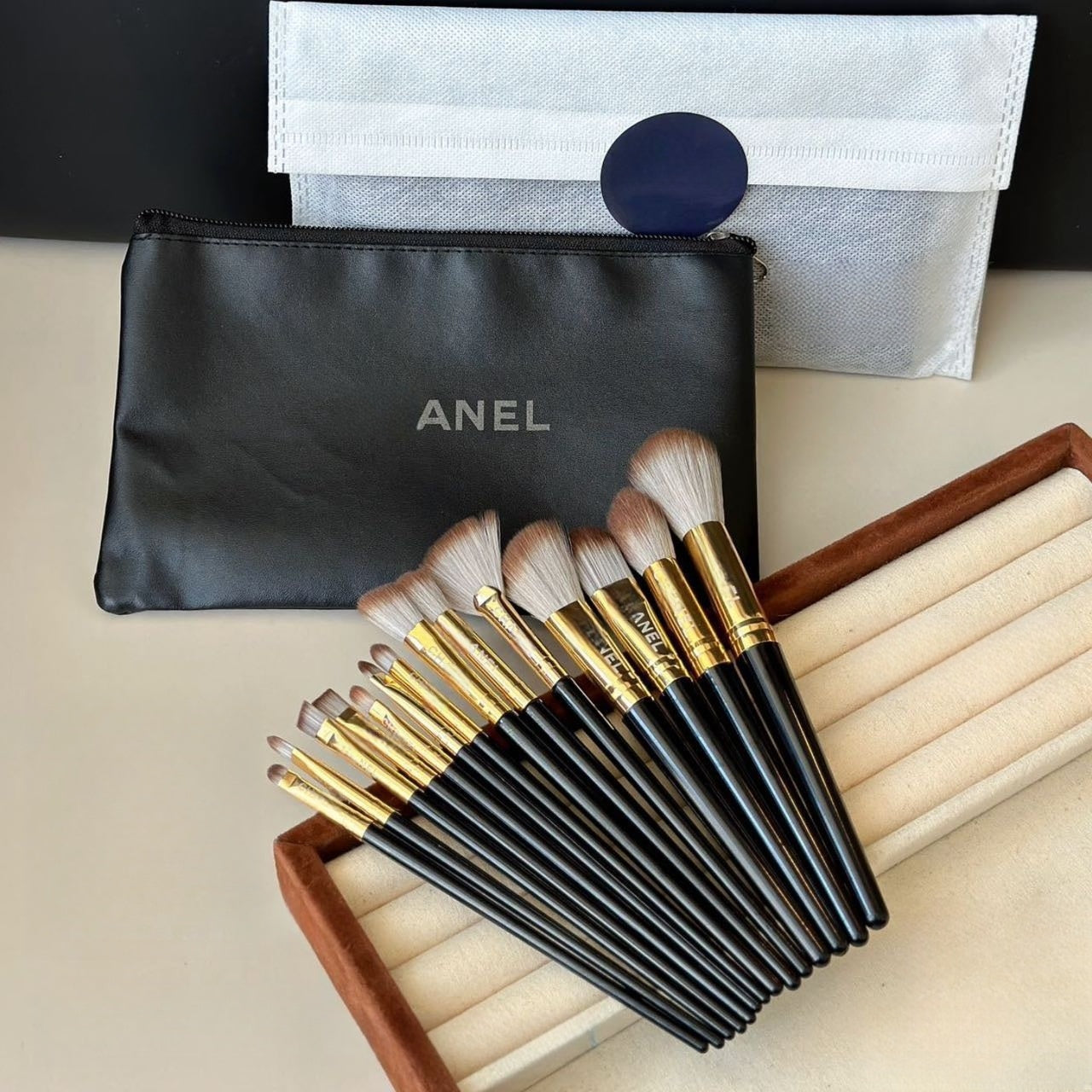 Makeup Brush Set, 14 Pieces: Foundation, Powder, Concealer, Blush, Eyeshadow, Eyebrow, and Liner Brushes