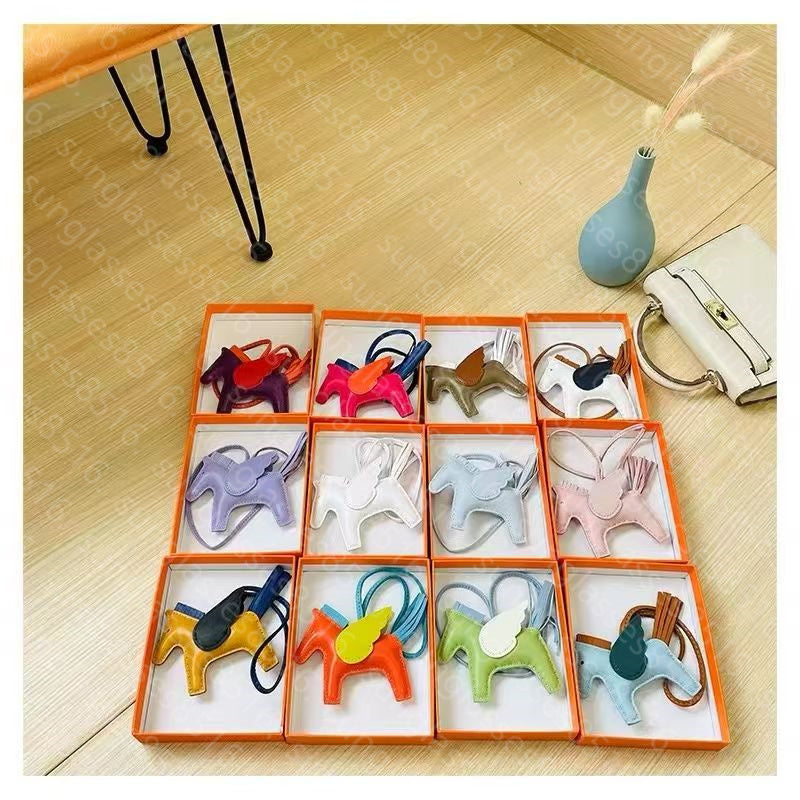 Designer Keychains Horse Keychain Lanyards Charm Paddock Popula Real Leather designer bag charm Pendant Wing Flying Ornament key chain