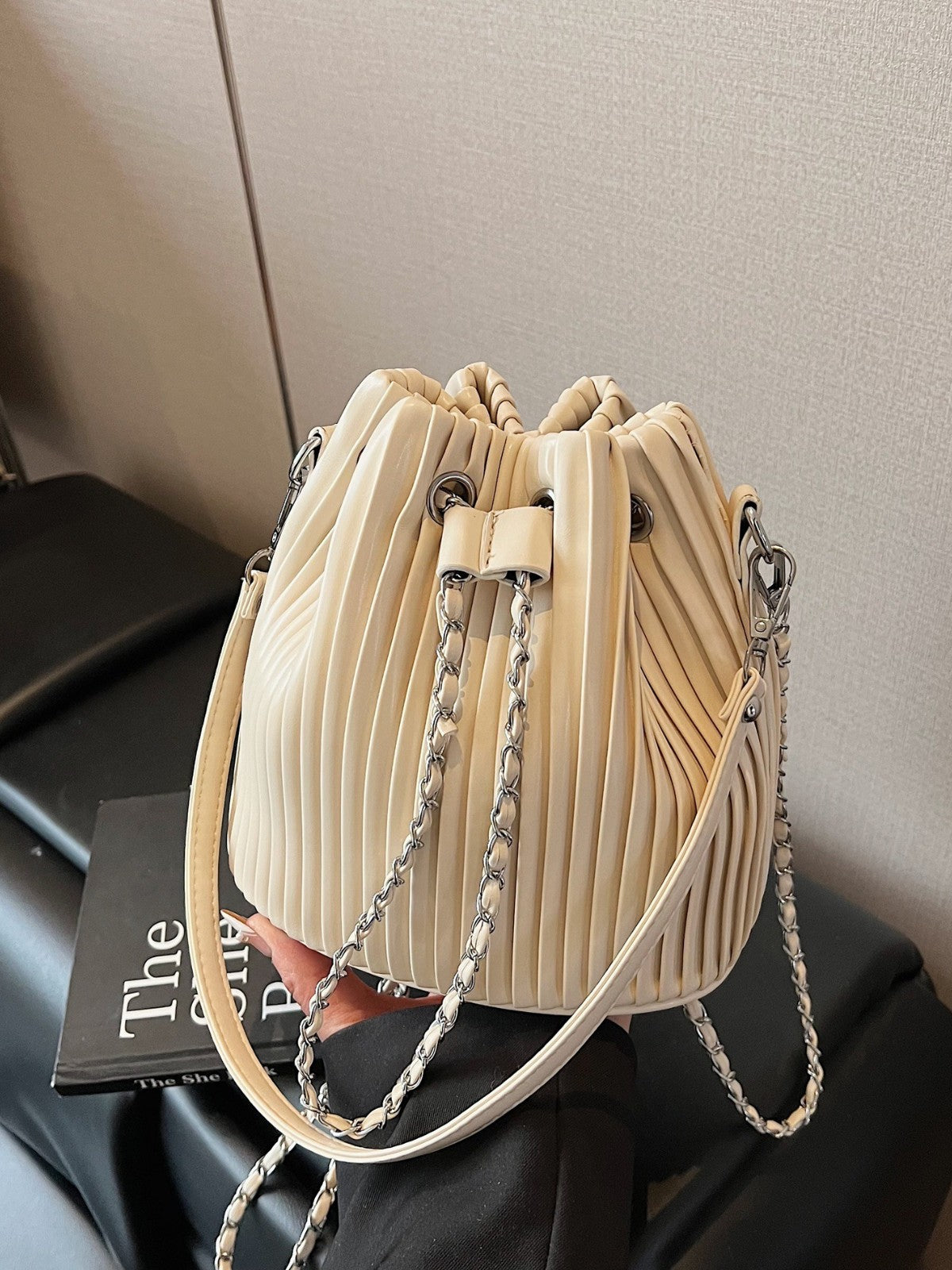 F153-Mirror quality new chain simple shoulder bag textured bucket bag