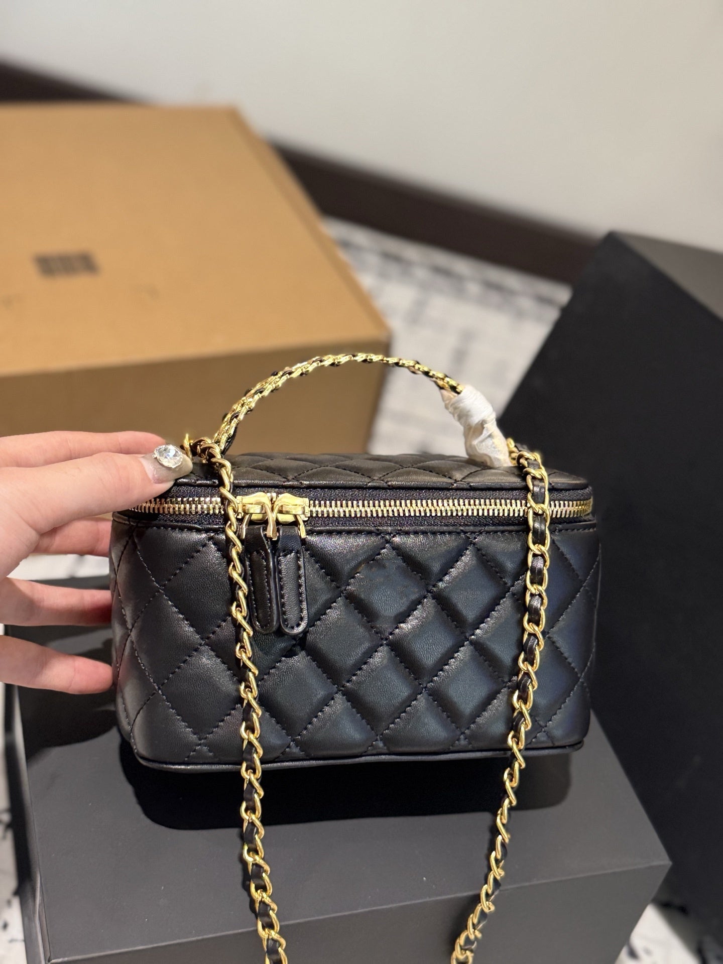 22A 10Colors Caviar Leather Lipstick Zipper Trunk Makeup Box Bag With Letter Hand Mirror Card Holder Gold Hardware Matelasse Chain Crossbody Cosmeti