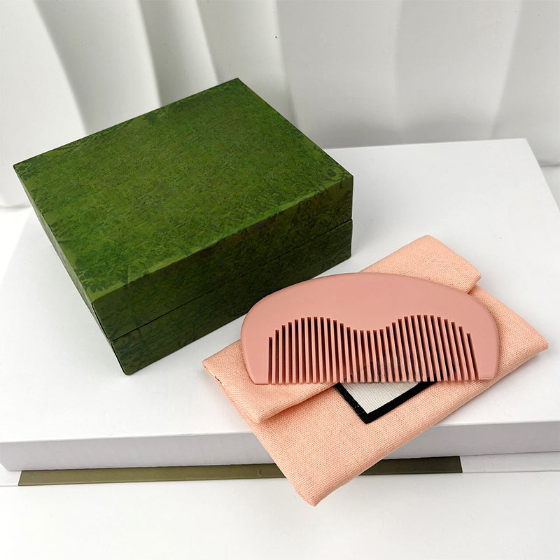 Womens Classic G Letters Designer Wooden Comb Hair Brushes Pocket Love Lovely Sweet Pink Wood Luxury Brand Combs Massage Care Styling Tool Makeup Be