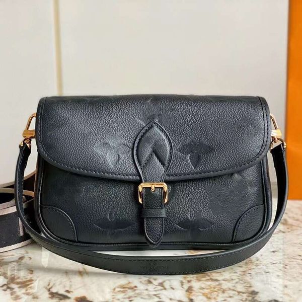 12A Upgrade Mirror Quality Designer Small Diane Bags 23cm Womens Real Leather Cowhide Handbags Emed Letters Black Purse Crossbody Shoulder S