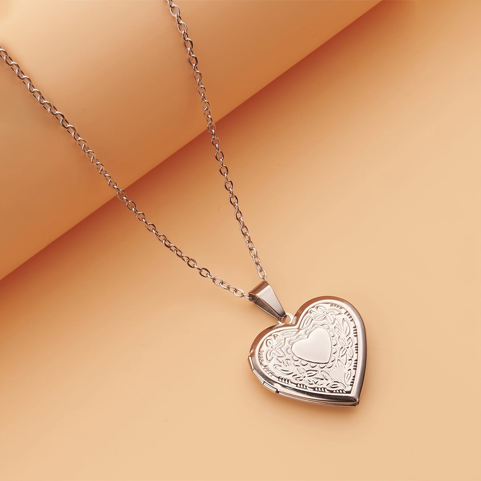 TEMU Elegant Vintage Heart Photo Frame Necklace - Openable Stainless Steel Keepsake Jewelry For Casual Attire & Gift , Commemorative Memory Pendant