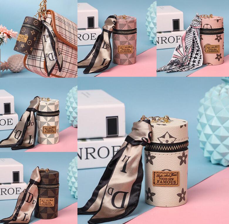 Designer Key Rings Lipstick Keychains Fashion PU Leather Purse Pendant Car Keyring Chain Charm Brown Flower Mini Bag Trinket Gift for Men Women