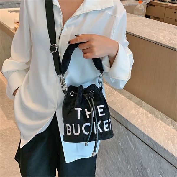 Evening Bags The Bucket Ladys Messenger Trendy Designer Handbags Shoulder For Women Crossbody Handbag With Plush