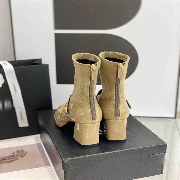 2024 BOOTIES Designer Chelsea Boot Ladies Rubber Boots Rain Shoes
