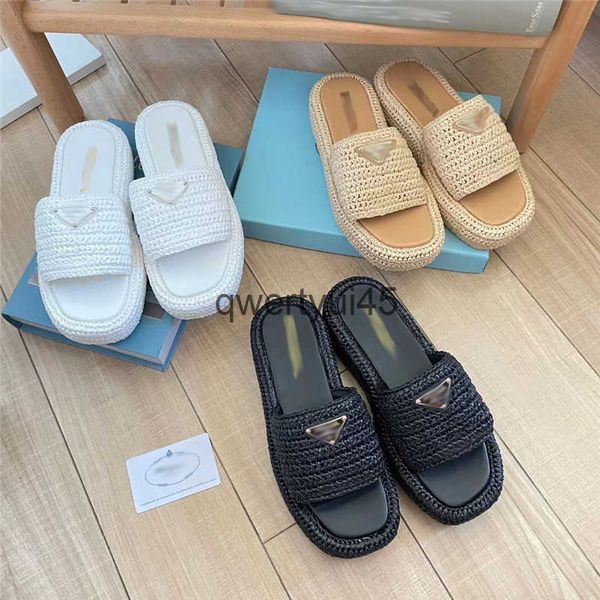 Slippers 2025 new flat bottomed slippers available for womens outerwear thick soled woven sandals H241217