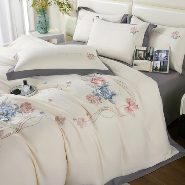 Polyester 3pcs Cover Set (1 Duvet 2 Pillowcase) - Elegant wer Embroidered Bedding