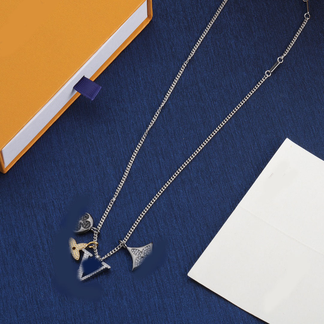 Designer Pendant Necklace Luxury Brand Letter Clover Charm Necklace 18K Silver 925 Gold Plated Rings Chain Necklace Choker For Woman Mens Party Fash