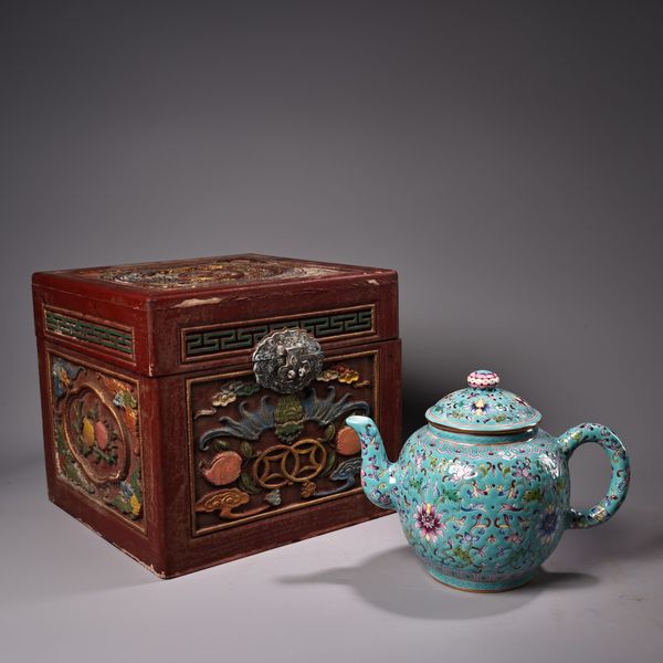 Number 456: Rare Collection of Qing Dynasty Hand drawn Enamel, Gilded Gold Porcelain, Smoked Teapot, Exquisite Painting Skills, Specificatio