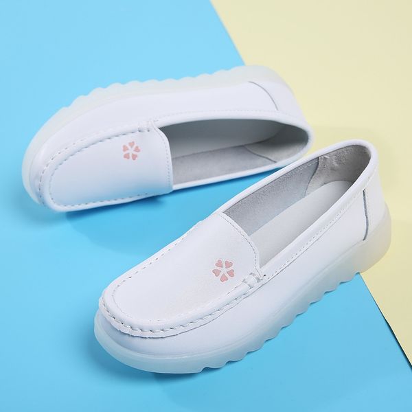 White comfortable nurse shoes women&#039;s health care breathable feet not tired soft sole flat small white shoes round head spring and autu