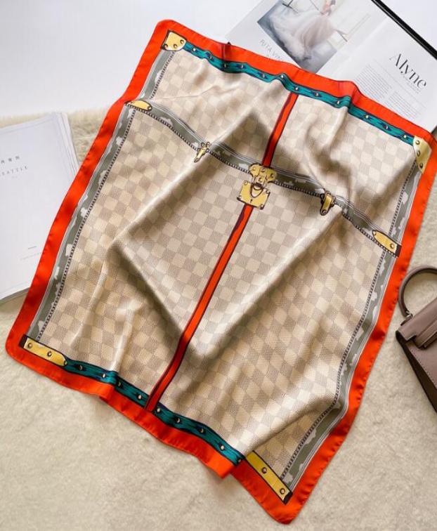 20style 7070cm Brand Designer Letters Print Silk Scarf Summer Square Lady Hair Neck Fashion Bag Scarves Female Foulard Wraps Wome6787728