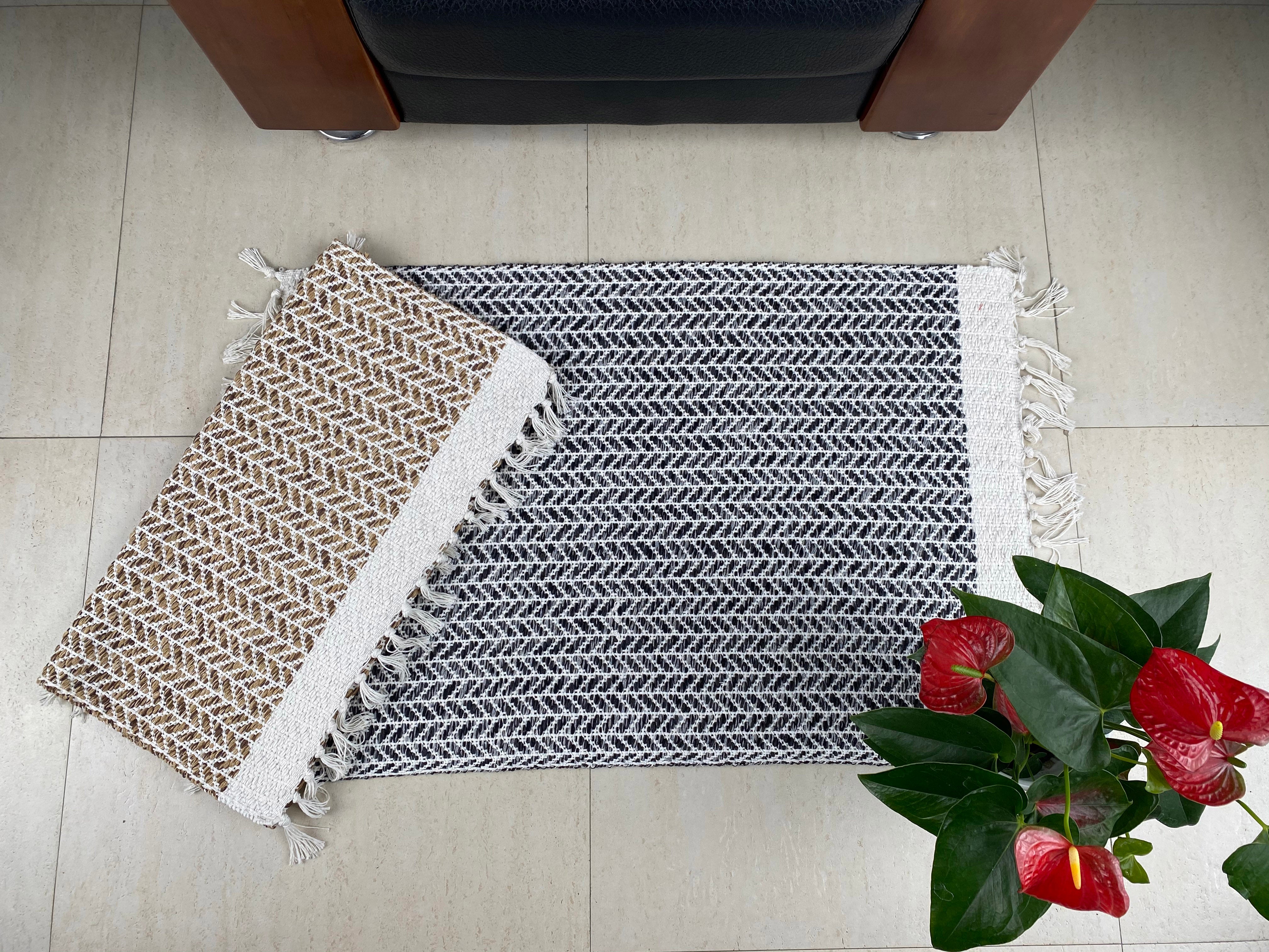 Hand-Woven Cotton Floor Mat Elegant and Durable Rugs for Contemporary Homes