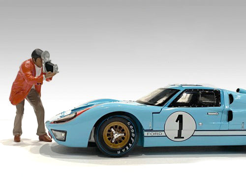 "Race Day 1" Figurine III for 118 Scale Models by American Diorama
