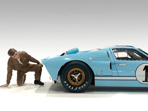 "Race Day 1" Figurine IV for 118 Scale Models by American Diorama