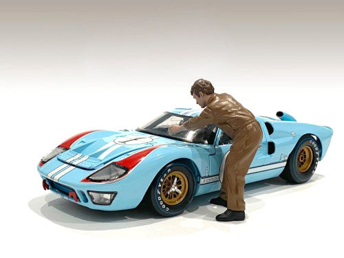 "Race Day 1" Figurine V for 118 Scale Models by American Diorama