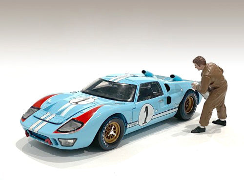 "Race Day 1" Figurine VI for 124 Scale Models by American Diorama