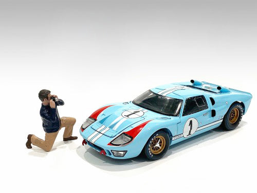 "Race Day 2" Figurine IV for 124 Scale Models by American Diorama