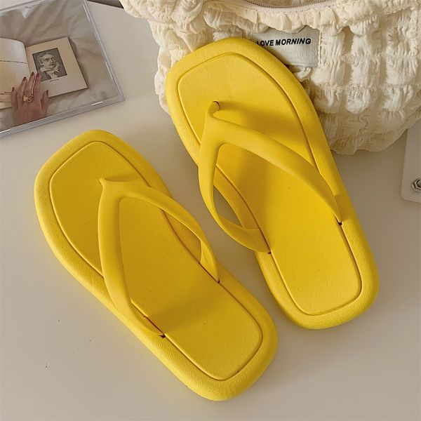 2024 Womens slippers Slippers Summer fashion wide flat flip-flops Classic solid color simple sandals