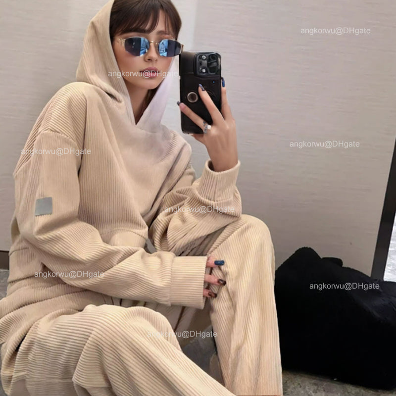 Designer Yoga Set 2 Pieces Hoodie+sweatpants Threaded Loose Casual Hooded Sweatshirts Jogger Pants Studio To Streetwear Two-piece Exercise Set