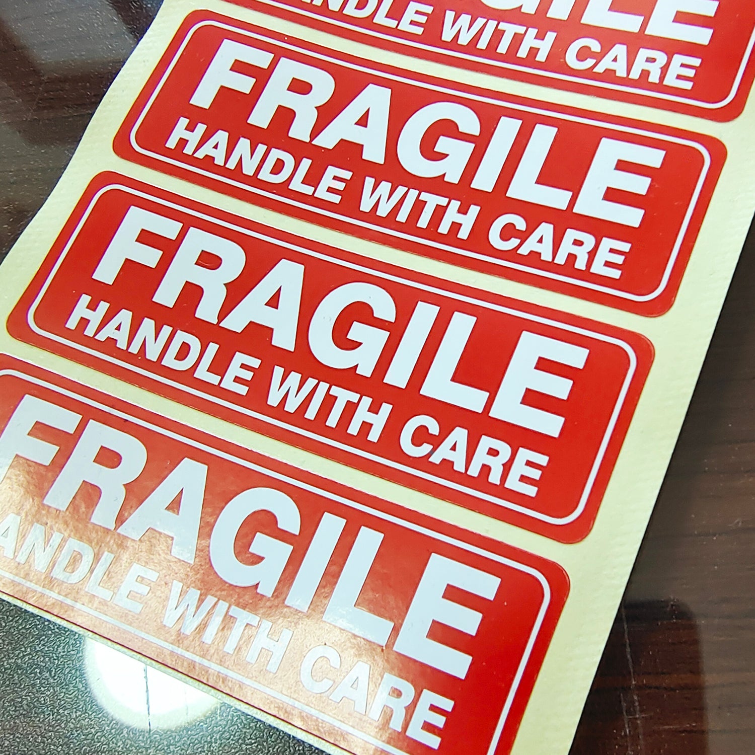 300pcs 76x25mm FRAGILE HANDLE WITH CARE Self-adhesive Shipping Safety Label Sticker Package Protection Reminder Paper Tag