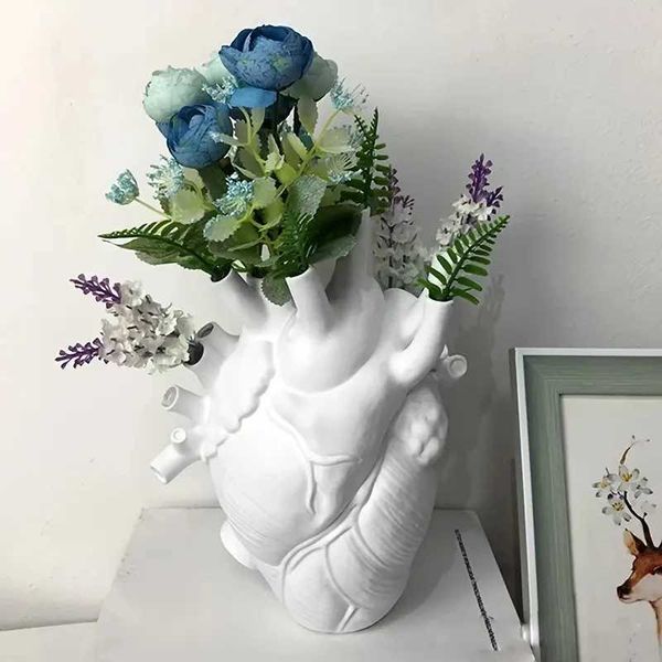 Vases Anatomical Heart Vase Resin Figurine Glam Style Collectible Decorative Anatomy Themed Design Flower Holder for Tabletop Display z24101