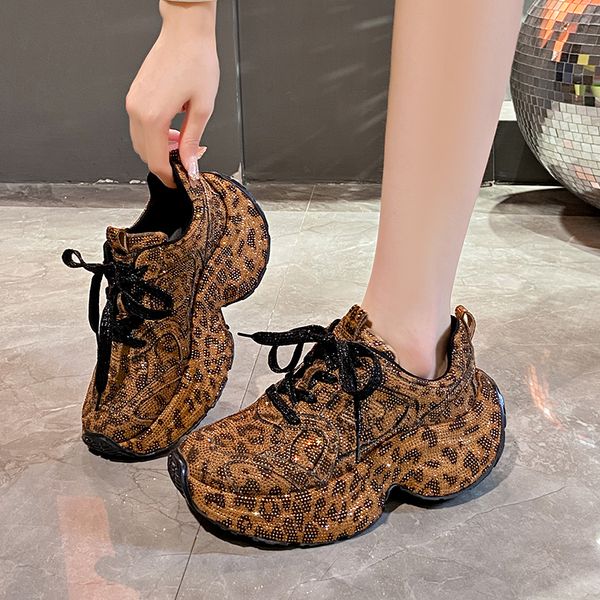 2025 New Women's Fashion Running Shoes Running Designer de luxo Diamond Shining Sports Casual Sports Sapatos de soluções femininas
