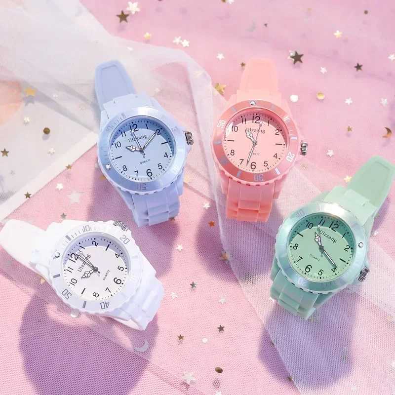 Fashion Casual Watches Silicone Lady Quartz Watch Candy Color Student Female Classic Vintage Girls Clock Student WristWatchesX240920