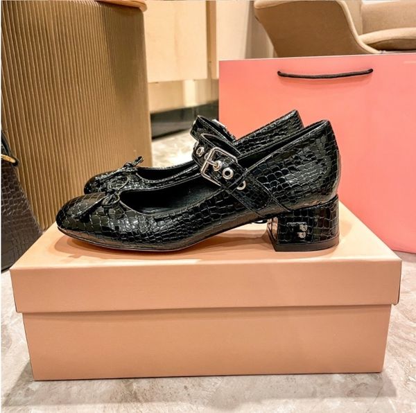 Women Chain Leather Dress Shoes Luxurys Metal Buckle Flat Shoe Lambskin Quilted Designer Loafers Flat Shoe Platform party wedding shoes Size