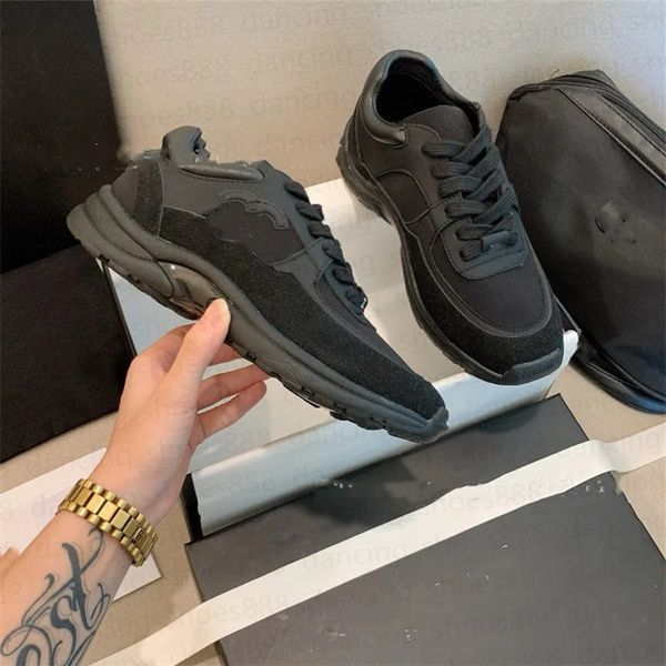 2025 Channel Designer Womens Casual Outdoor Running Shoes Reflective Sneakers Vintage Suede Leather and Men Trainers Fashion Derma z1