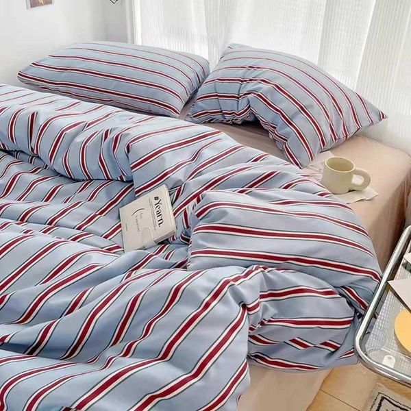 Stylish Nordic Sling Bed 150 Bedding Sets with Elegant Stripes - Duvet Cover Set Quilt Cover and Bed Sheet - Queen Size INS BlXJ241015