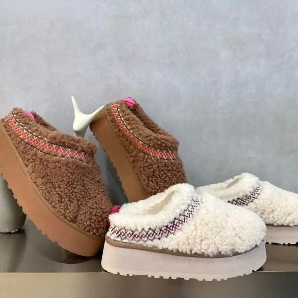 2025 NOVAS Mulheres chinelos de peles Botas de tornozelo plataforma plataforma curta flip flip pS Cotton Shoes Designer Brand Winter Snow Bo